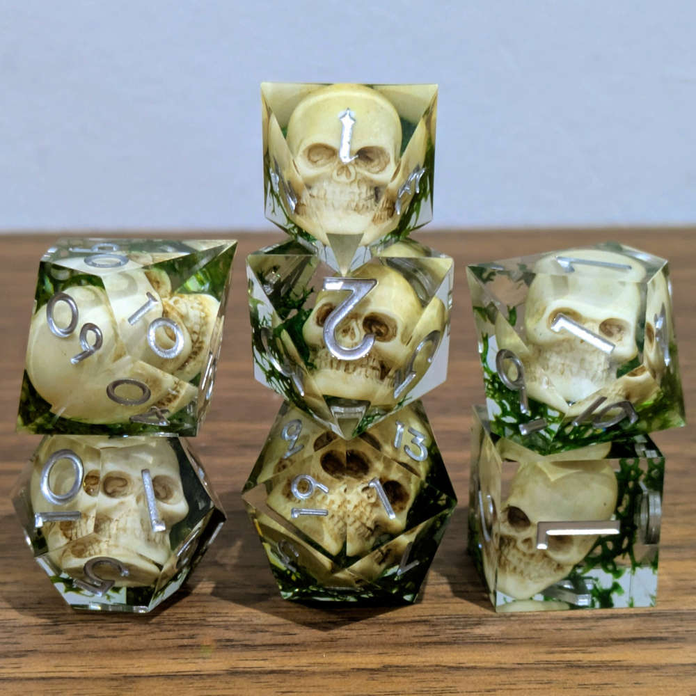 Mossy Skulls Sharp Edge Dice