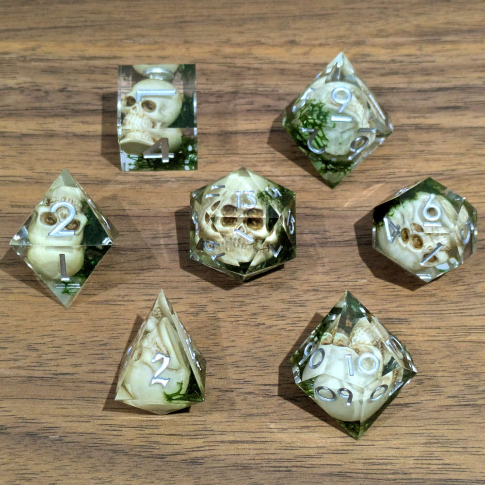 Mossy Skulls Sharp Edge Dice